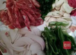 Illustration of how to make colorful sausage fried rice 2