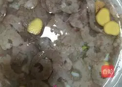 Illustration of how to make fresh meat and shrimp wontons 4