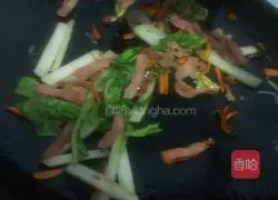 Illustration of how to make fried noodles with three shredded eggs 5