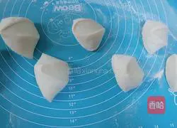 Illustration of how to make zucchini and egg stuffed buns 15