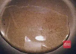 Illustration of how to make crispy scallion pancakes 18