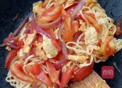 Illustration of how to make tomato and egg fried noodles 8