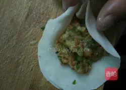 Illustration of how to make Liuye dumplings 9