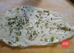 Illustration of how to make scallion pancakes 10