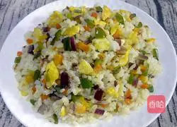 Illustration of how to make colorful vegetable fried rice 9