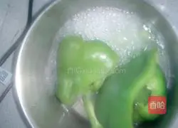 Illustration of making dumplings stuffed with bell pepper 2