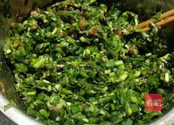 Illustration of how to make leek and pork wontons 6