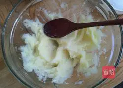 Illustration of how to make pan-fried potato patties 3