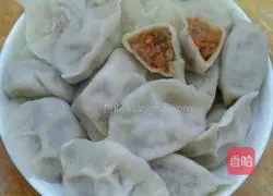 Illustration of how to make dumplings stuffed with mutton and carrot 19
