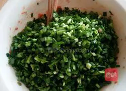 Illustration of how to make three fresh stuffed buns 5