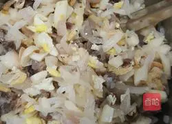 Illustration of how to make white radish and sausage buns 4