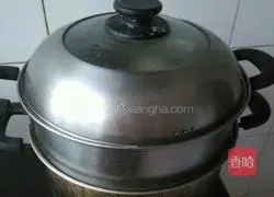 Illustration of how to make pumpkin two-color steamed buns 13