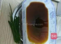 Illustration of how to make noodles with scallion oil 2