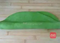 Illustration of how to make cabbage dumpling wrappers 4