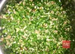 Illustration of how to make taro and leek meat dumplings 4