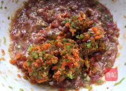 Illustration of how to make dumplings stuffed with pork and green pepper 9