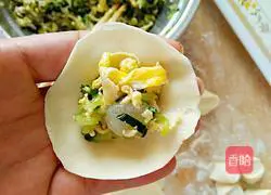 Illustration of how to make cucumber, egg and shrimp dumplings 10