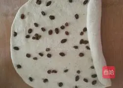 Illustration of how to make steamed buns with raisins and sorghum noodles for a unique flavor 4