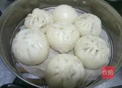 Illustration of how to make pork and pumpkin stuffed buns 6