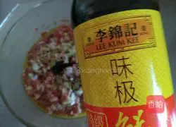 Illustration of how to make Lianghe noodles and donkey meat stuffed buns 13