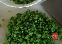 Illustration of how to make fried steamed buns with pumpkin dough and green bean filling 3