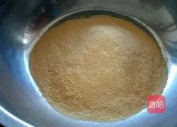 Illustration of how to make steamed buns with two kinds of noodles 2