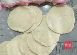 Illustration of how to make celery and carrot meat buns 7