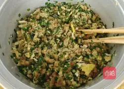 Illustration of how to make leek, egg and mushroom buns 4