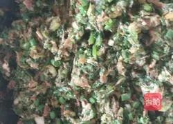 Illustration of how to make celery stuffed dumplings 12