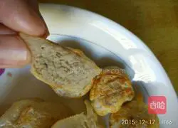 Illustration of how to make colorful lotus root meat pie 18