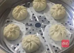 Illustration of how to make love buns 3