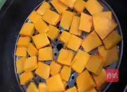 Illustration of how to make pumpkin steamed buns 1