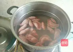 Illustration of how to make pure natural pink dumplings 13