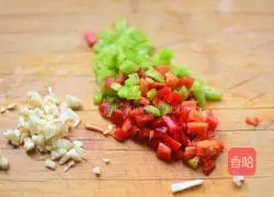 Illustration of how to make fried rice with colored pepper and eggs 2