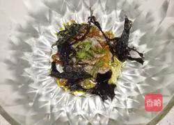 Illustration of how to make mushroom and pork wontons 10