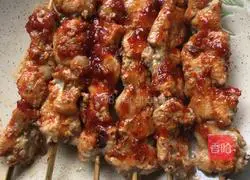 Illustration of making grilled chicken skewers with electric pan 11