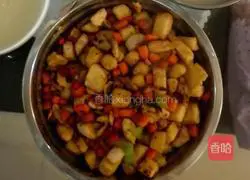 Illustration of how to make golden fried steamed buns 8