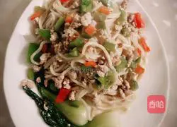 Illustration of how to make green and red pepper fried noodles 7