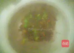 Illustration of how to make noodles with runny omelette 4