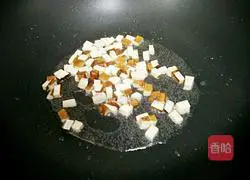 Illustration of how to make celery and fragrant dried fried rice 5