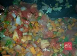 Illustration of how to make colorful egg fried rice 7