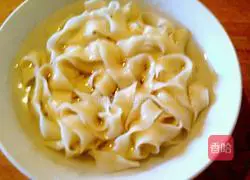 Illustration of how to make salted egg cold noodles 4