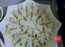 Illustration of how to make fried wontons 8