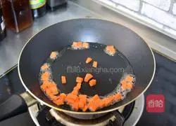 Illustration of how to make cucumber and egg fried rice 4