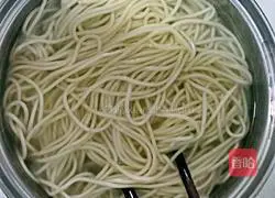 Illustration of how to make scallion oil noodles 5