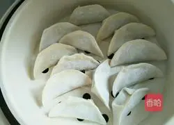 Illustration of how to make carrot stuffed dumplings 8
