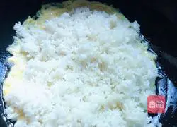 Illustration of how to make egg fried rice 6