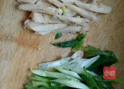 Illustration of how to make tomato, ham and egg fried noodles 3