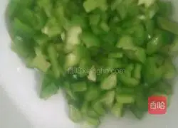  Illustration of how to make tomato and green pepper fried rice 1