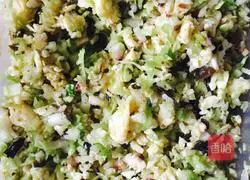 Illustration of how to make cabbage, mushroom, fungus, egg and vegetarian dumplings 4